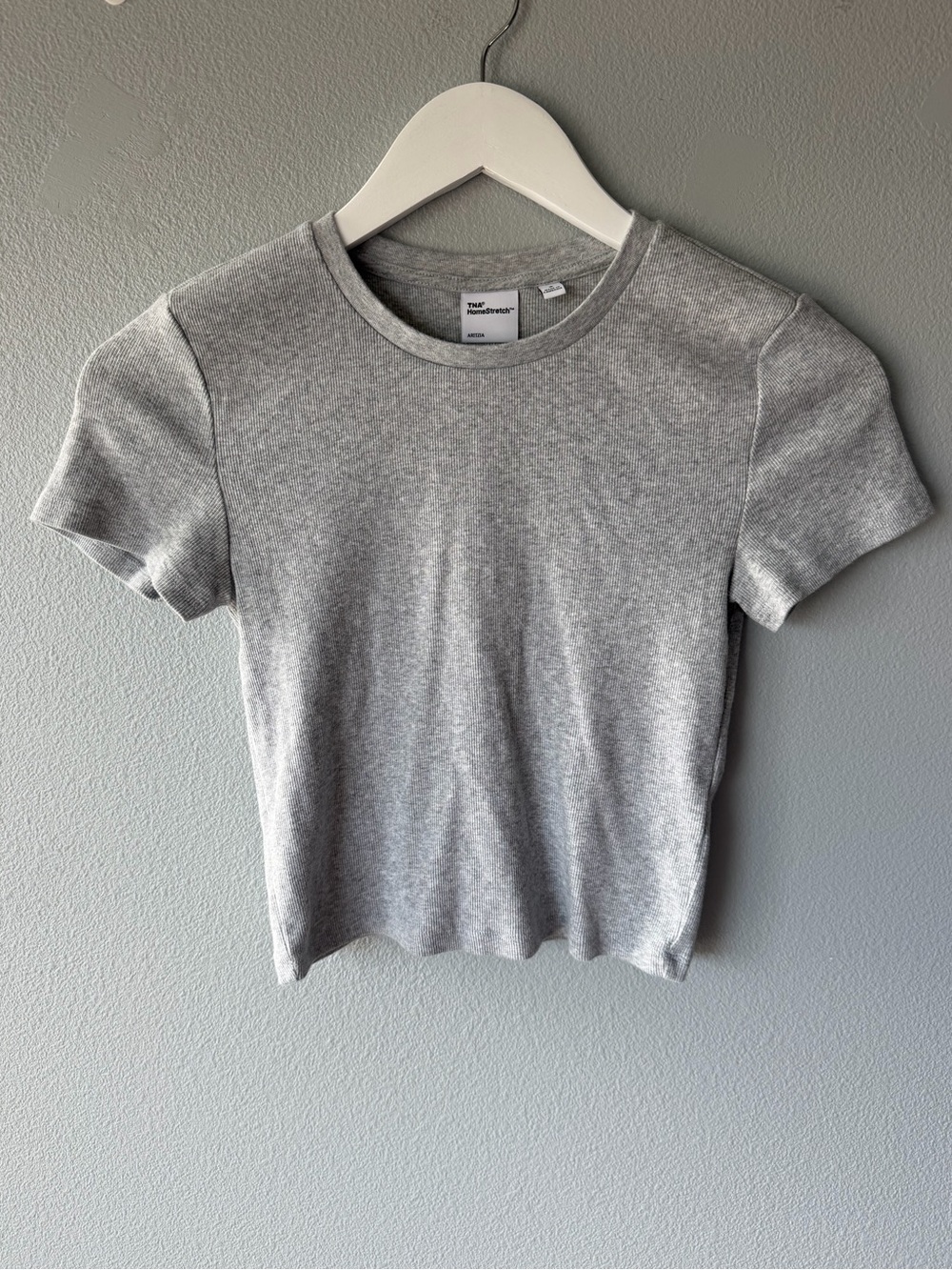 TNA Aritzia home stretch short sleeve cropped baby tee Women’s sz S